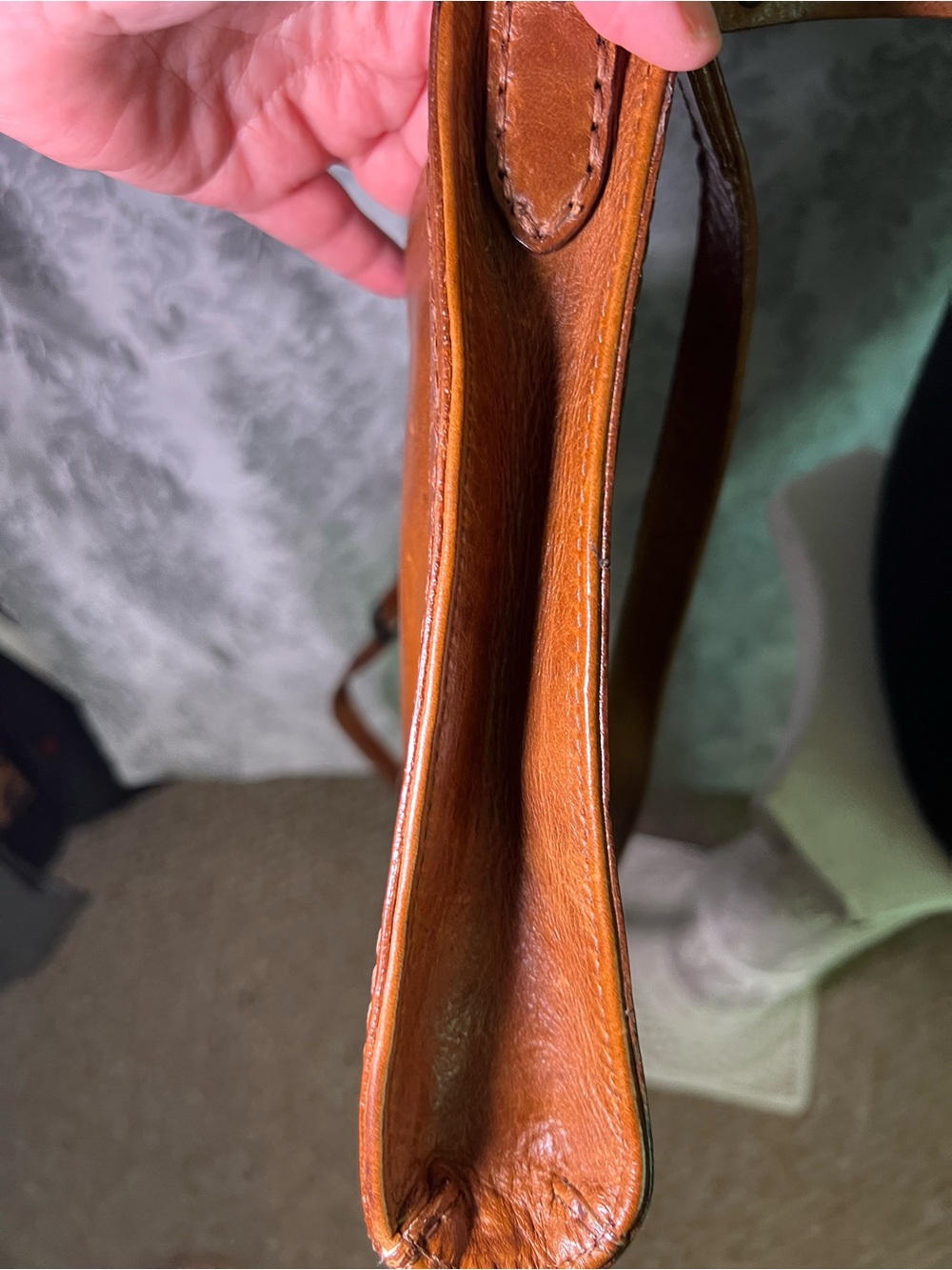 Frye Chestnut Brown Leather Messenger Crossbody with Dust Bag - Picture 7 of 11
